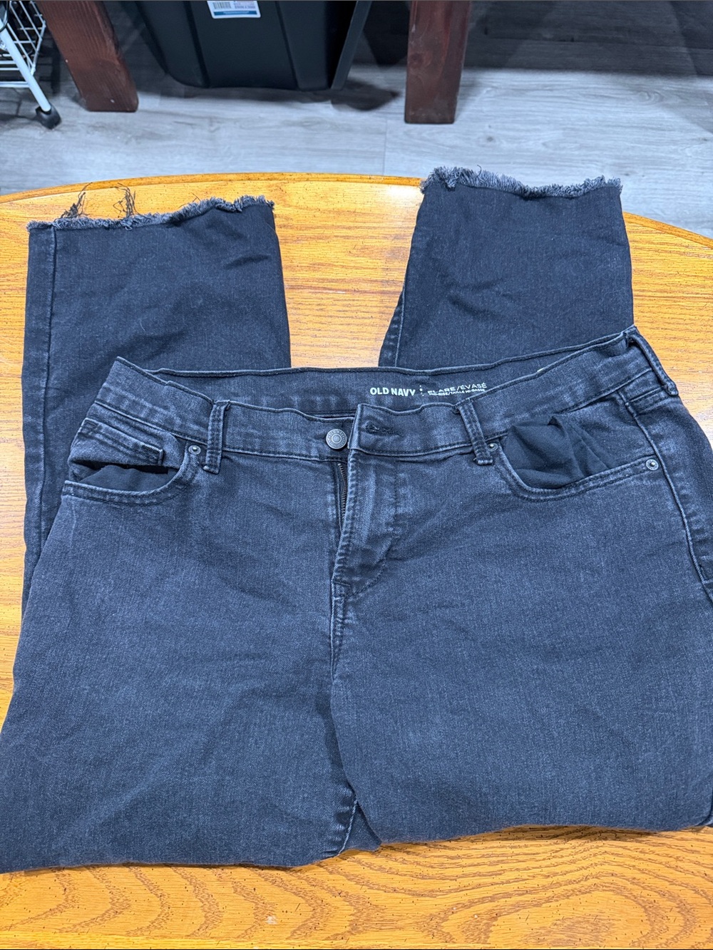 Old Navy Black Frayed-Hem Cropped Skinny Jeans